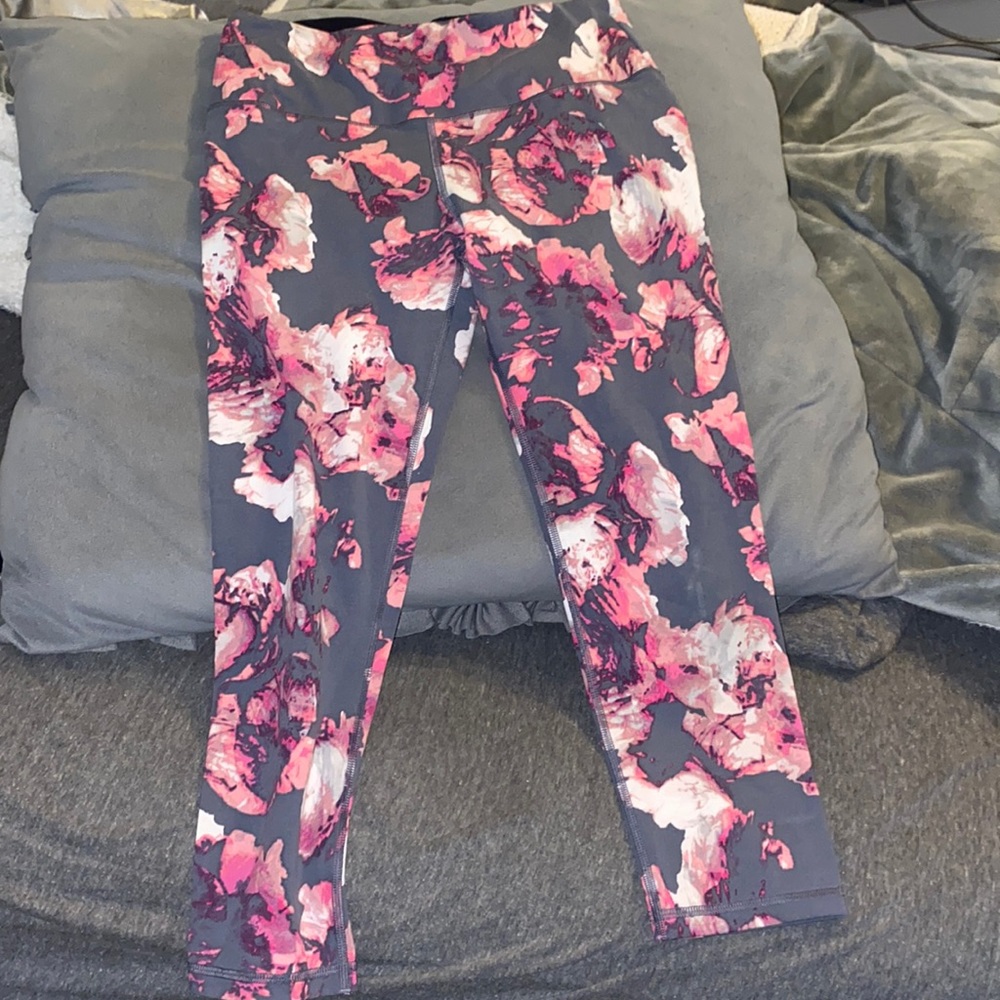 Victoria’s Secret brand - Victoria sport leggings , flower print and size Small.